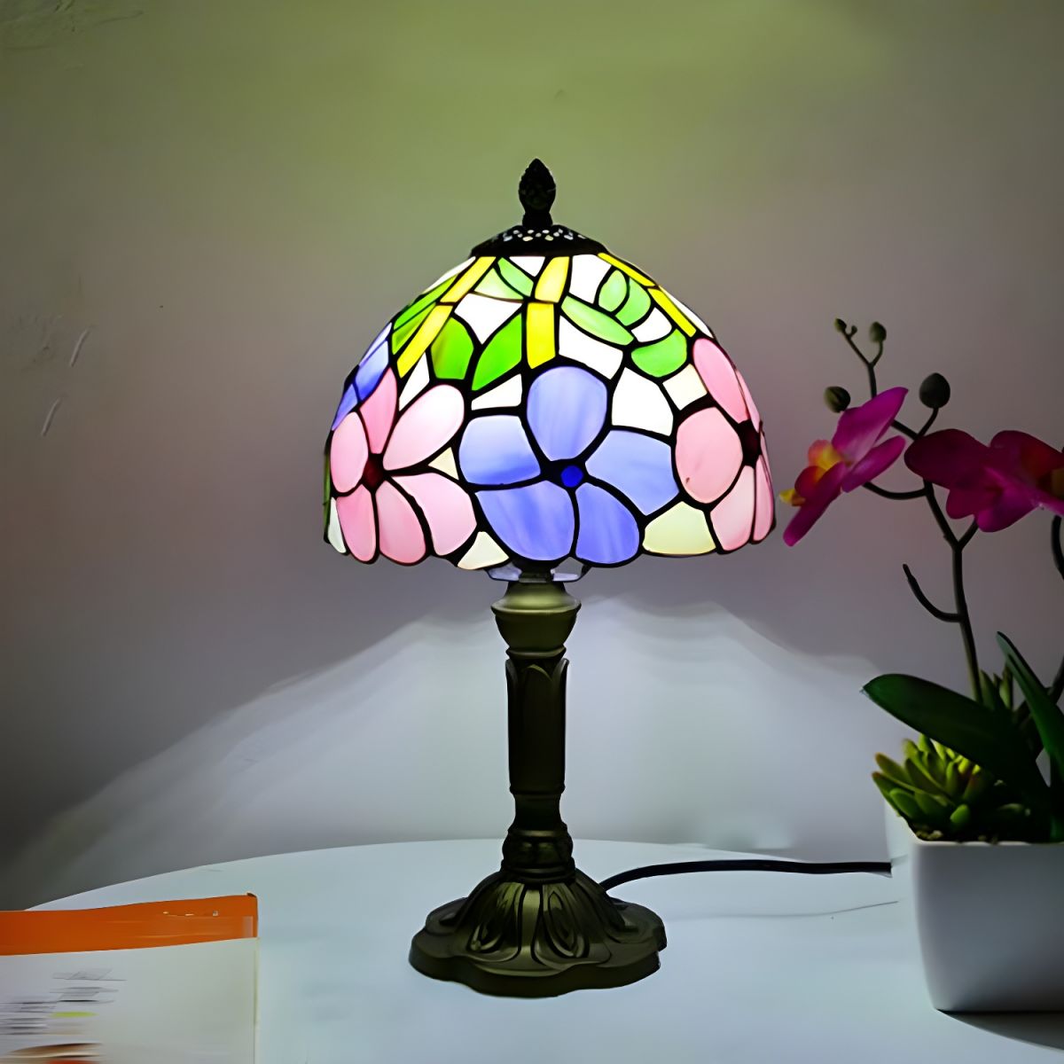 Lampe en Vitrail Tiffany en Métal - Opale Image