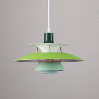 Suspension scandinave en métal coloré coloris nuances de vert, vue de face
