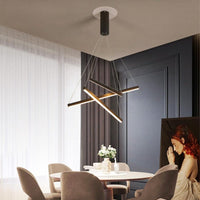 Suspension luminaire LED à barres noires au dessus d'une table de salle à manger moderne