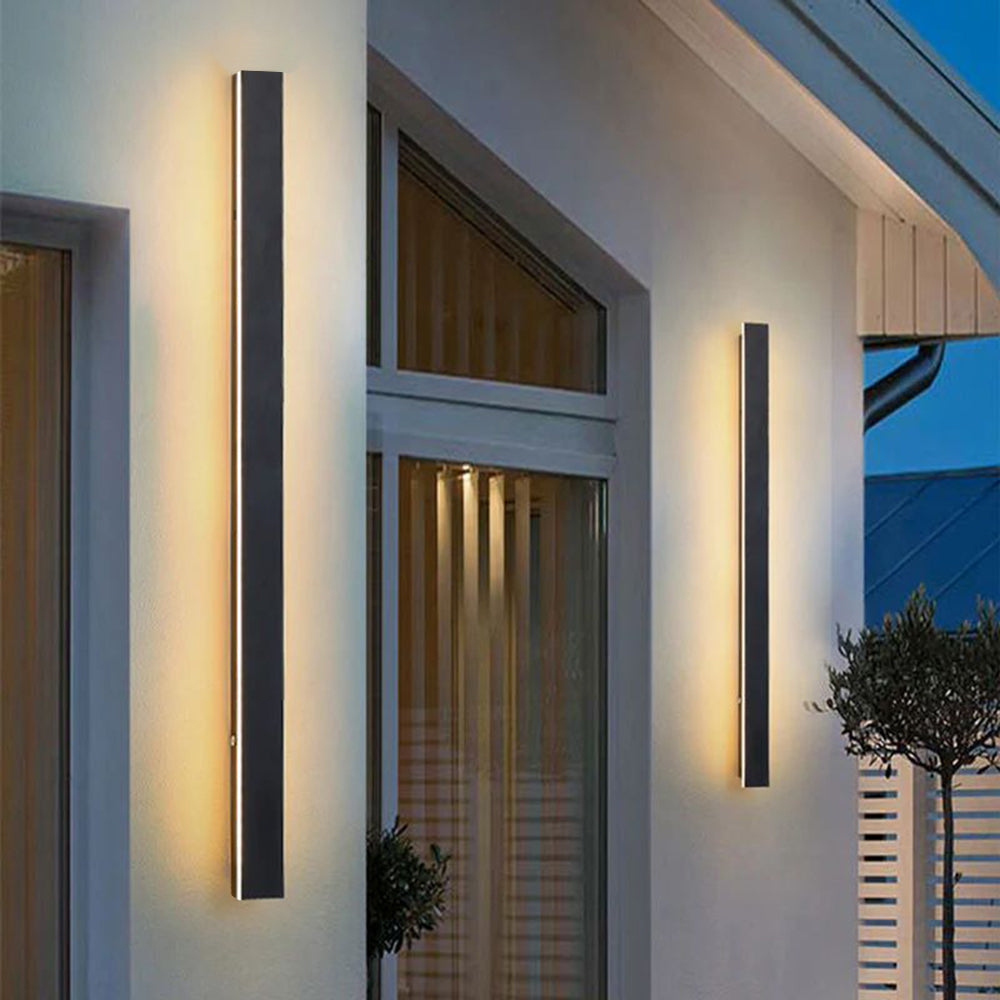 Applique murale extérieure LED sur un balcon avec vue sur la mer