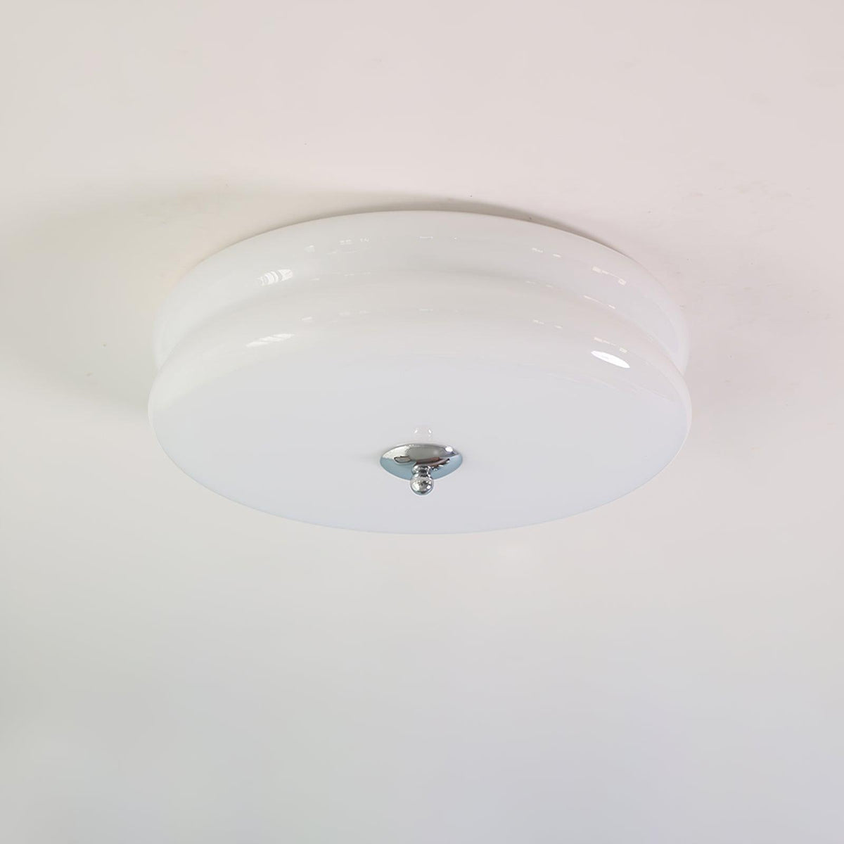 Plafonnier art déco finition chrome et abat-jour blanc