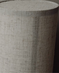 Applique murale design japandi, gros plan sur la texture du tissu effet chanvre