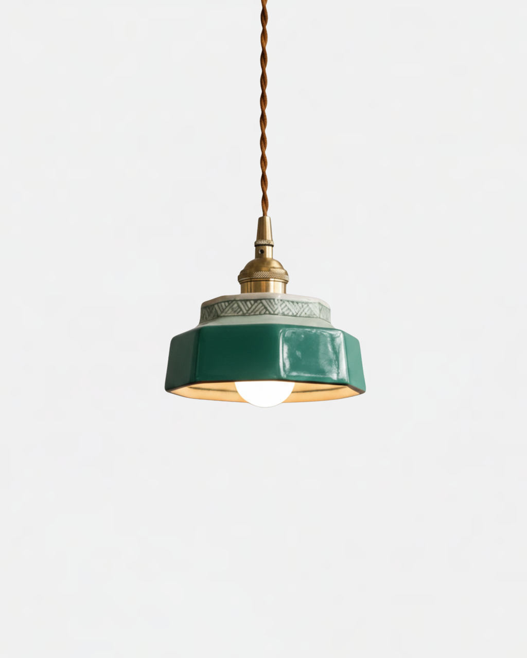 Suspension céramique verte émaillée avec détails laiton