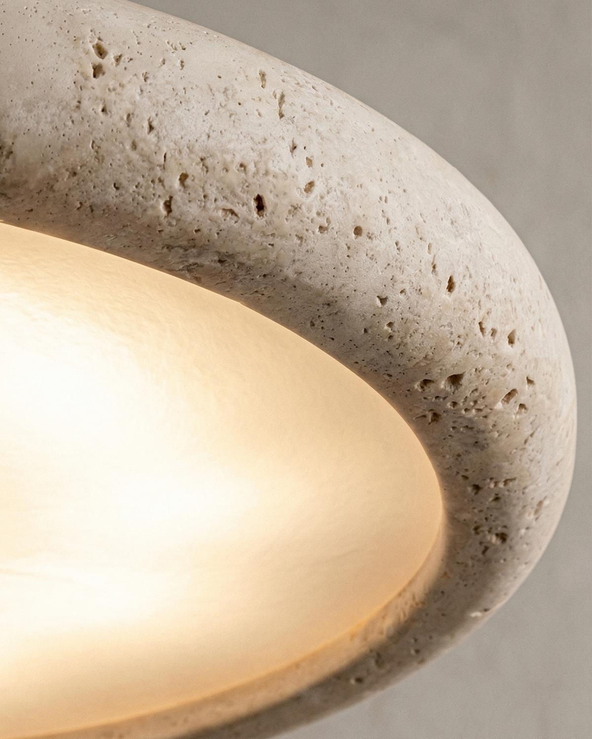 Suspension travertin ambiance wabi sabi lumineuse