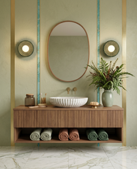 Applique murale design en céramique florale éclairant un mur avec une lumière chaude