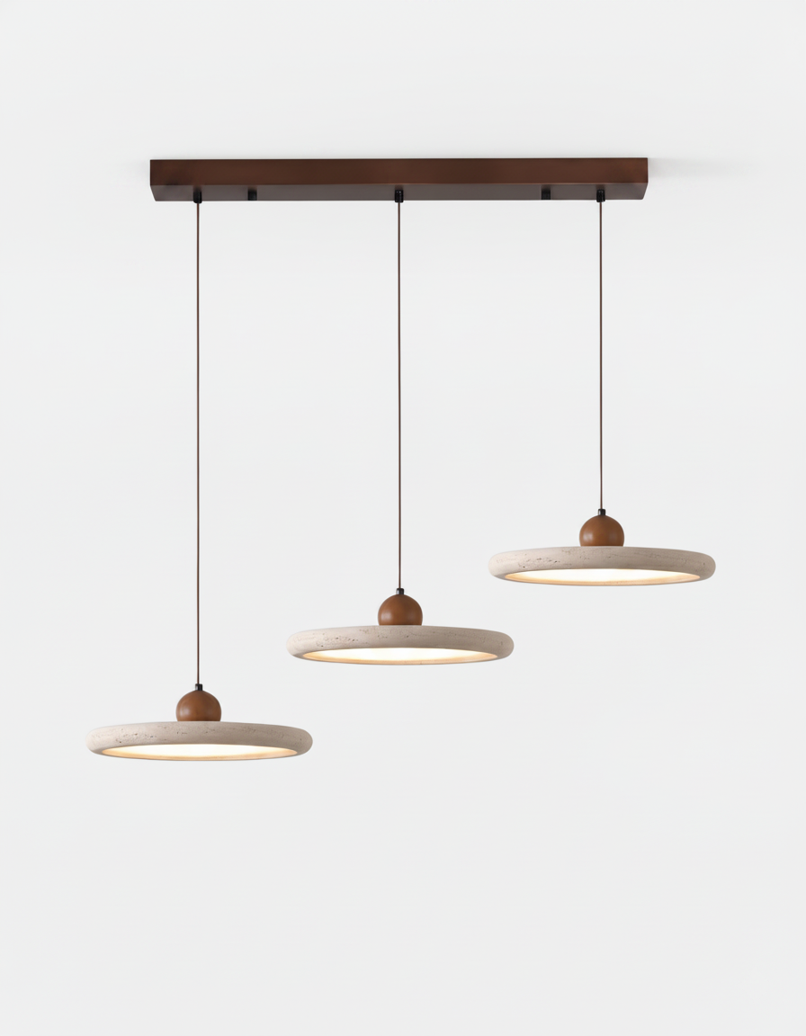 Suspension travertin composition triple au dessus d'une table