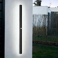 Applique murale extérieure LED minimaliste, détail du corps en métal noir
