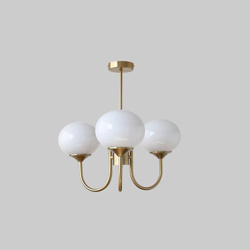 Lustre trois lumières finition cuivre et abat-jours blancs