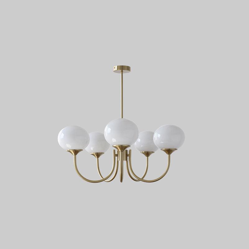 Lustre cinq lumières finition cuivre et abat-jours blancs
