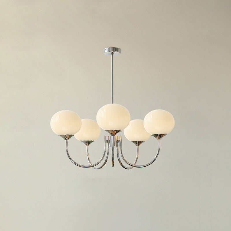 Lustre cinq lumières finition chrome et abat-jours blancs