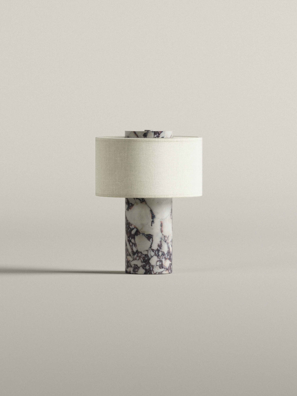 Lampe de table sans fil finition marbre Calacatta Viola éteinte