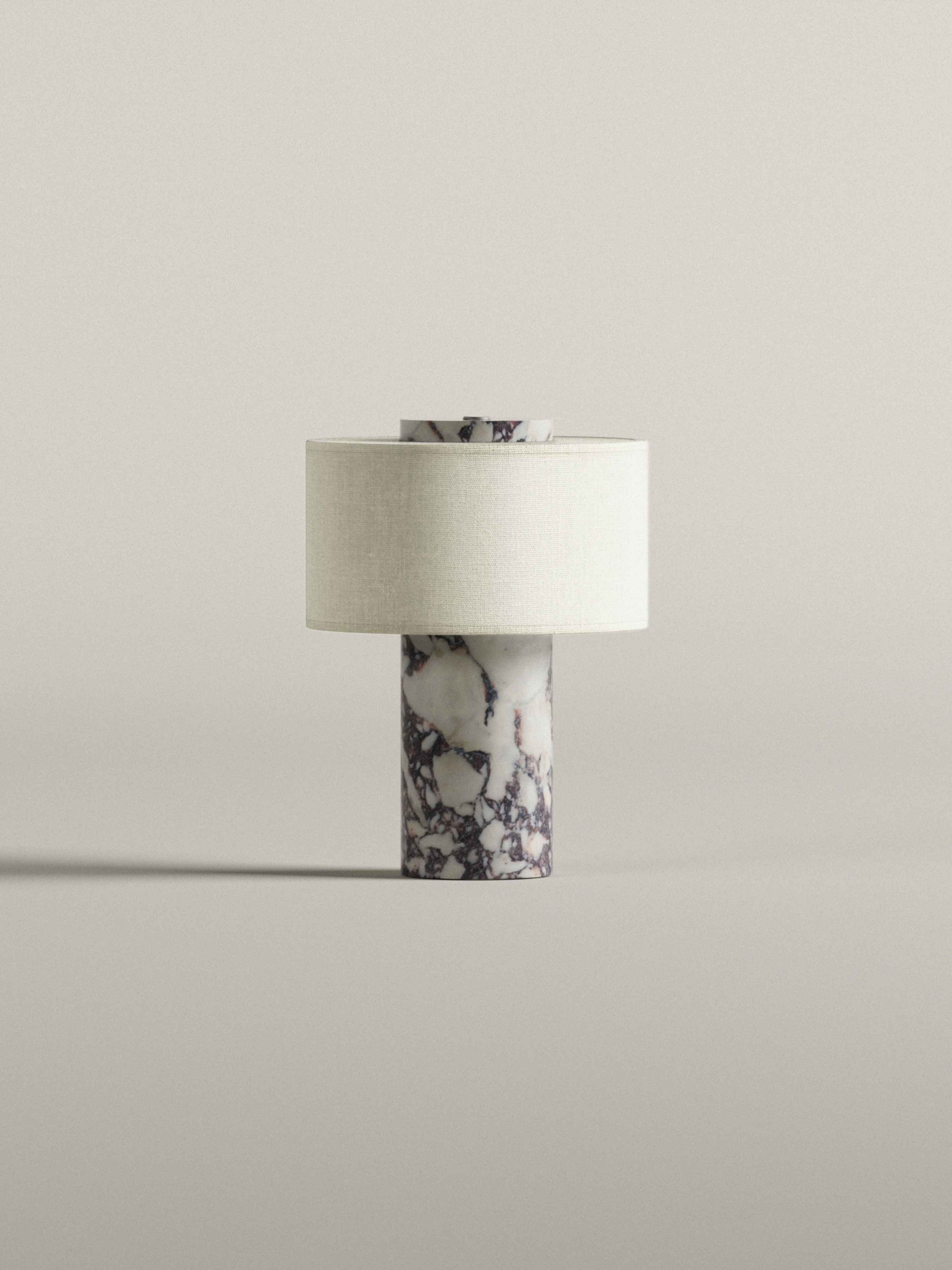 Lampe de table sans fil finition marbre Calacatta Viola éteinte