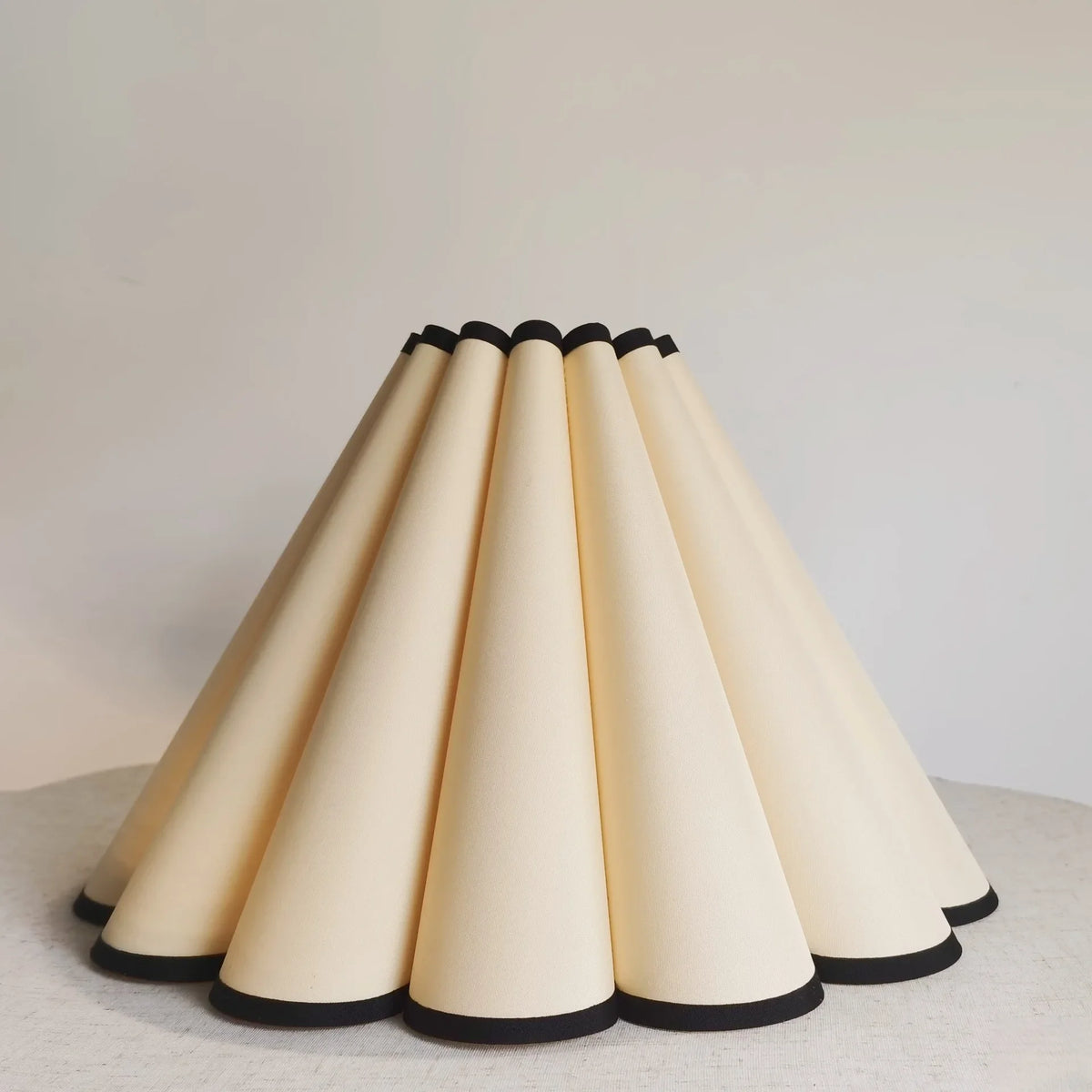 Abat-Jour Lampe de chevet Tissu en Forme de Pétale - Opale Image