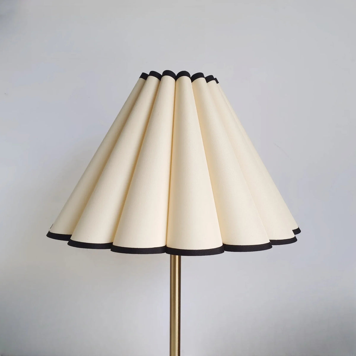 Abat-Jour Lampe de chevet Tissu en Forme de Pétale - Opale Image