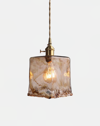 Suspension verre ambré vintage modèle prisme aux facettes texturées