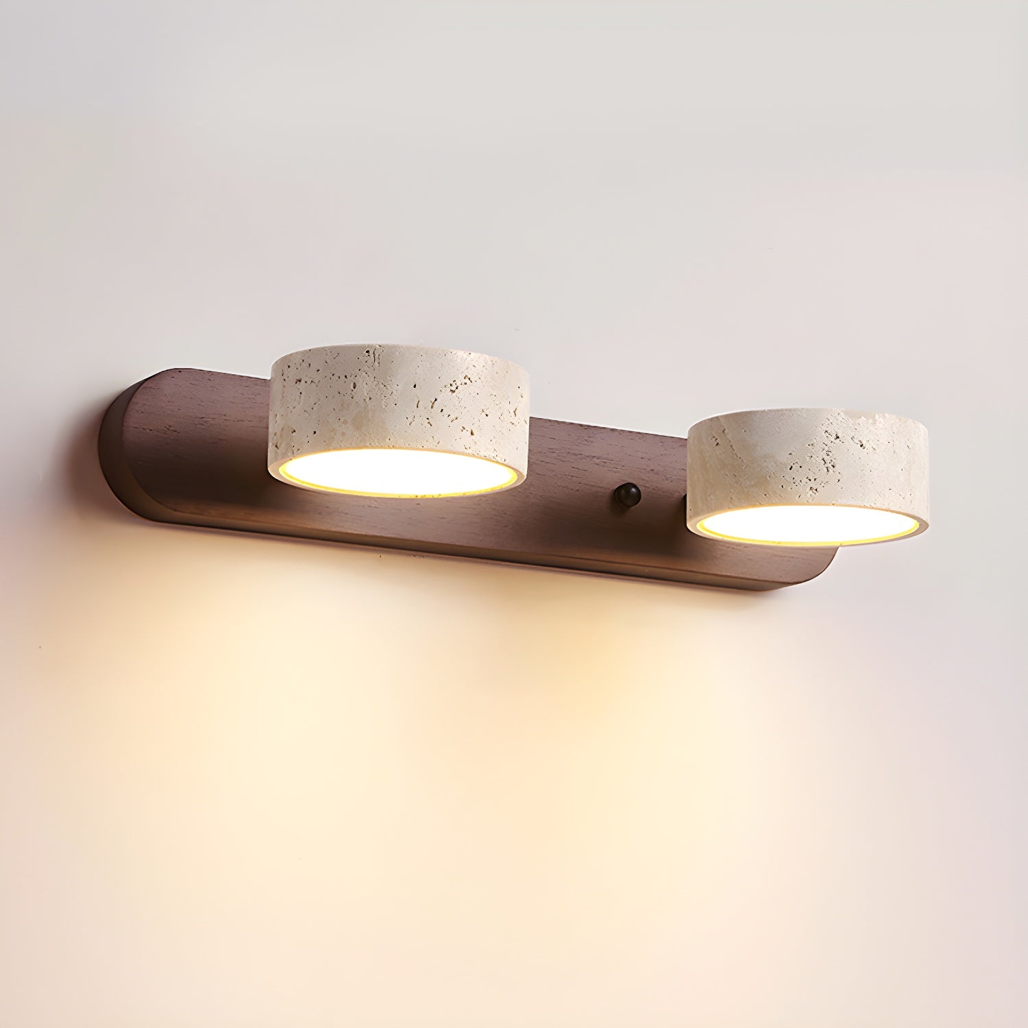 Applique en travertin deux lumières finition noyer et noir