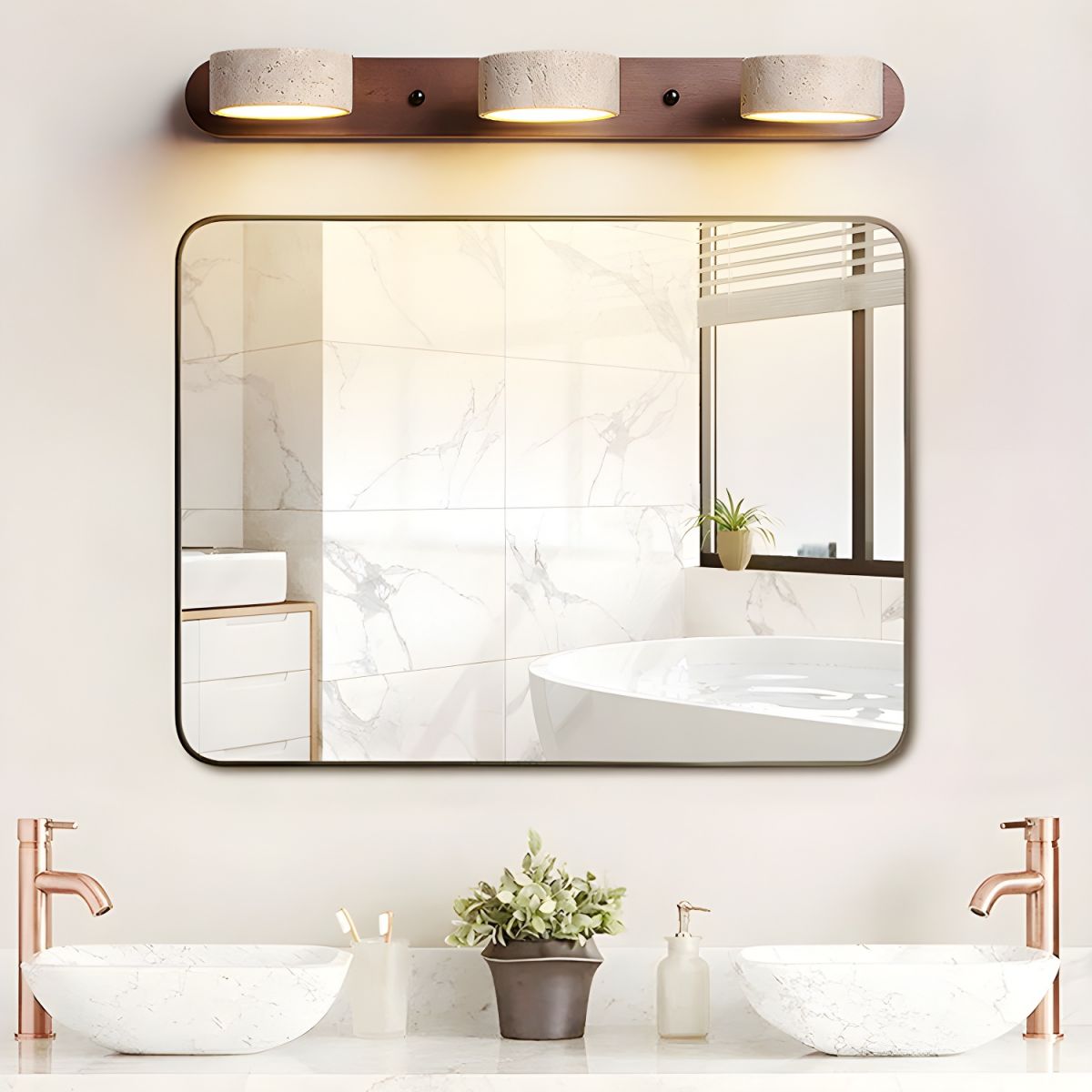Applique en travertin finition noyer dans une salle de bain à double vasque