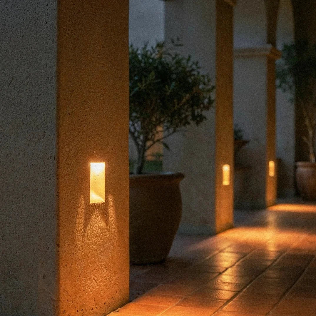 Applique murale LED extérieure sur colonne, éclairage de terrasse le soir