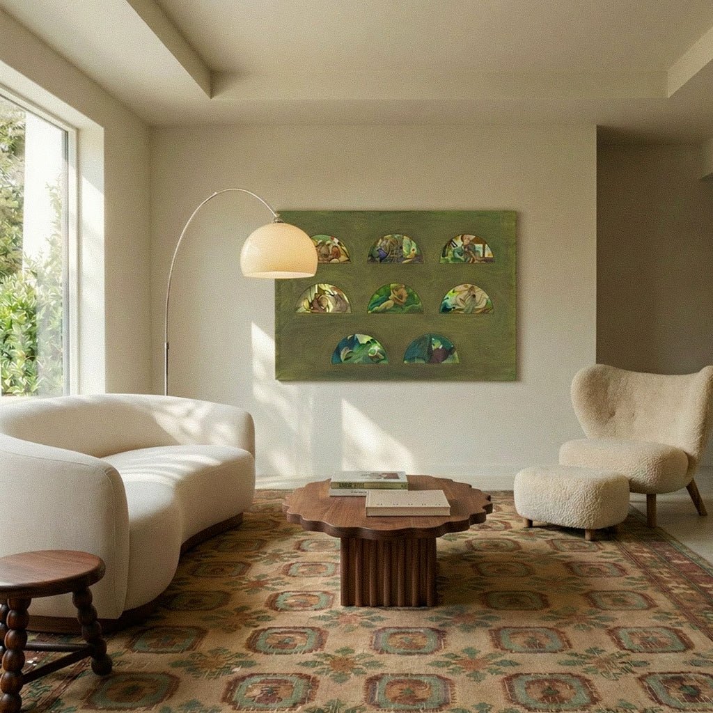 Lampadaire design blanc au dessus d'un canapé dans un salon lumineux
