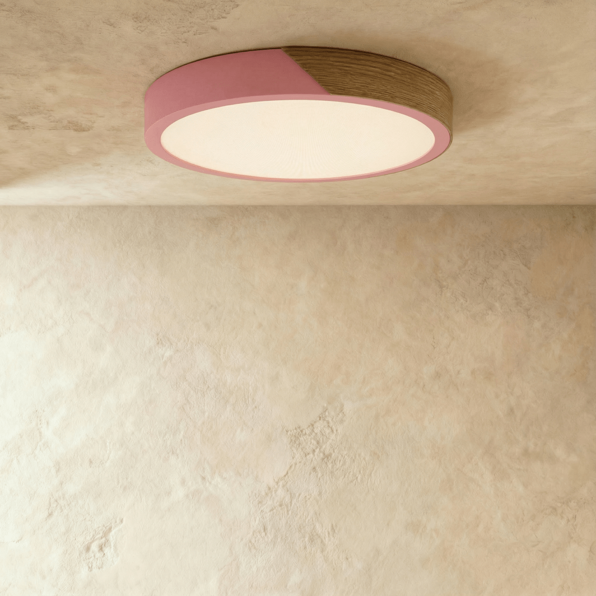 Plafonnier LED design coloré rond rose et bois allumé