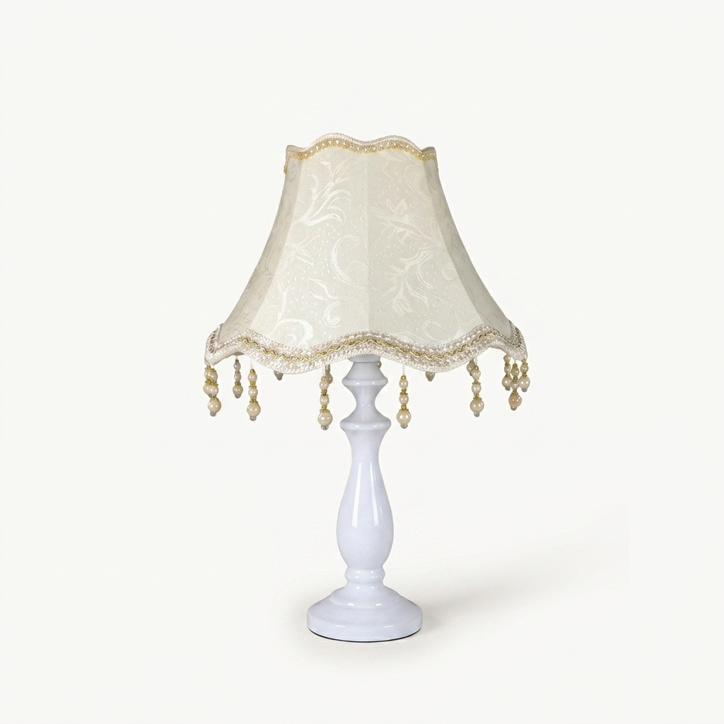 Abat-Jour Lampe de chevet style Baroque en Tissu - Amaya - photo studio Westwing fond #FAF8F6