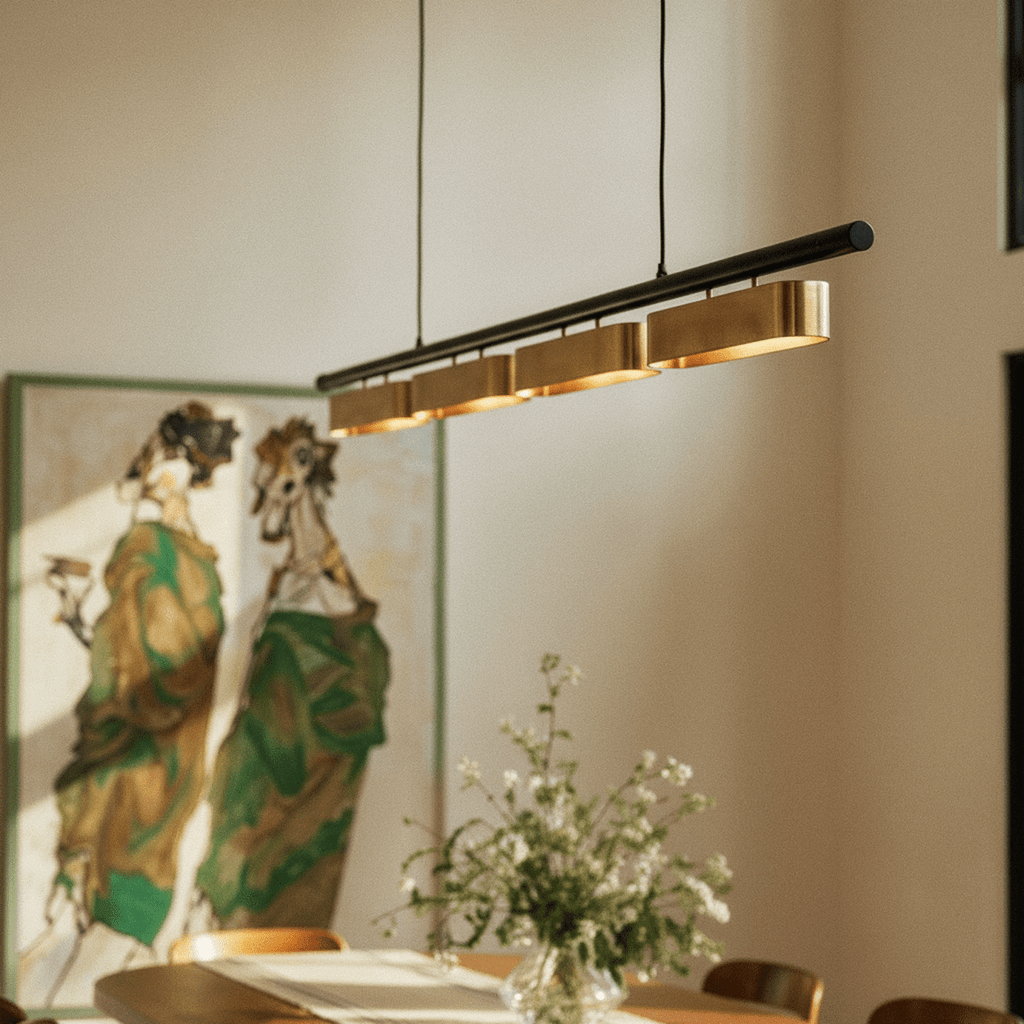 Lustre led linéaire dans une salle à manger avec tableau décoratif