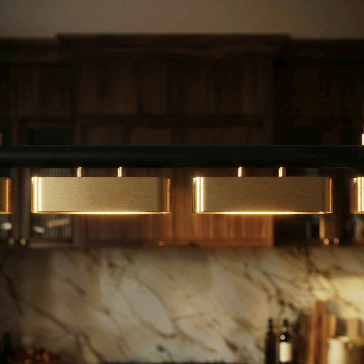 Détail des diffuseurs laiton allumés du lustre led