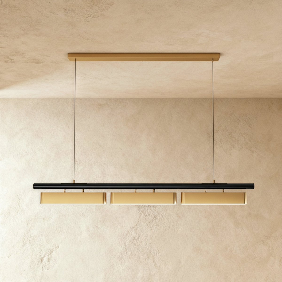 Lustre led linéaire 3 têtes avec barre horizontale noire et diffuseurs laiton