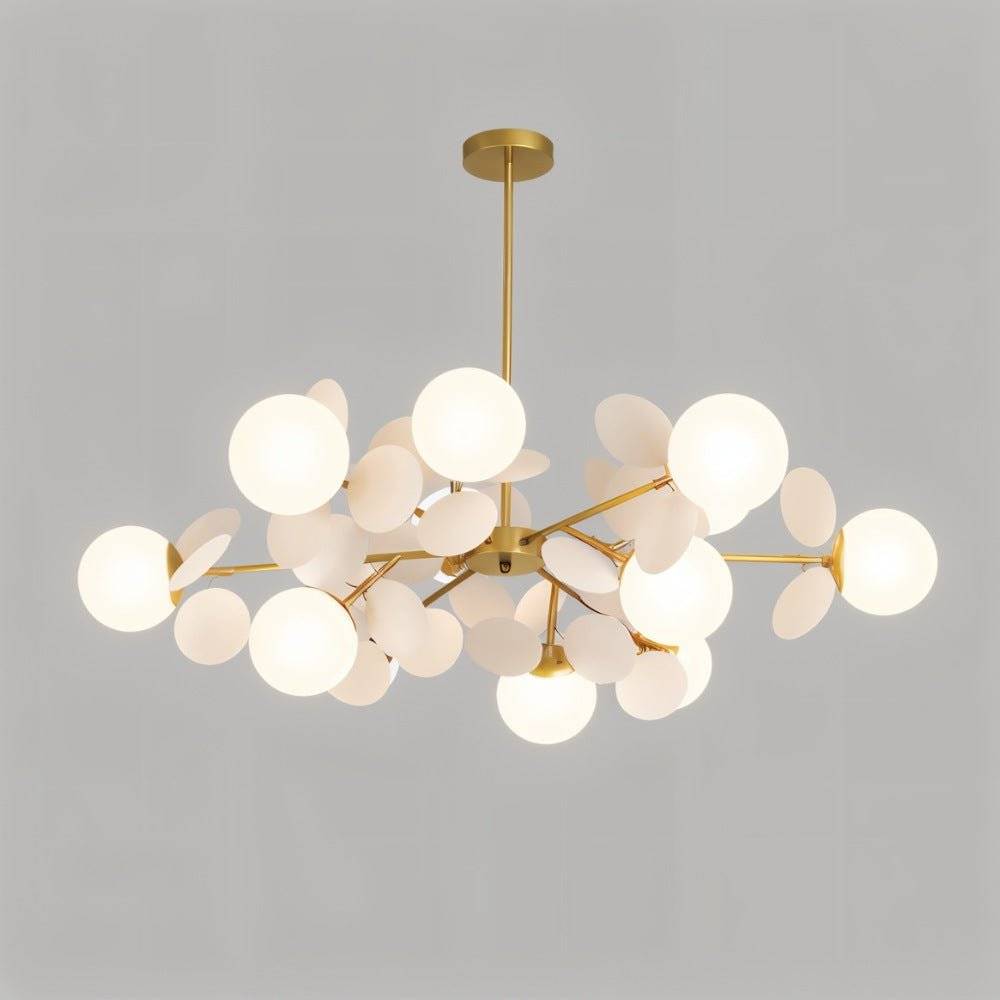 Lustre moderne blanc à branches dorées et sphères lumineuses