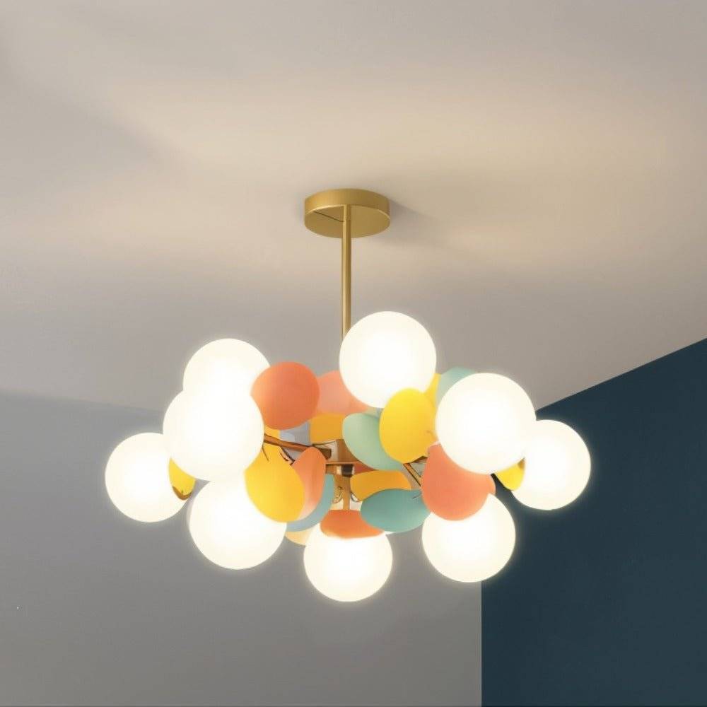 Lustre moderne multicolore vu de trois quarts