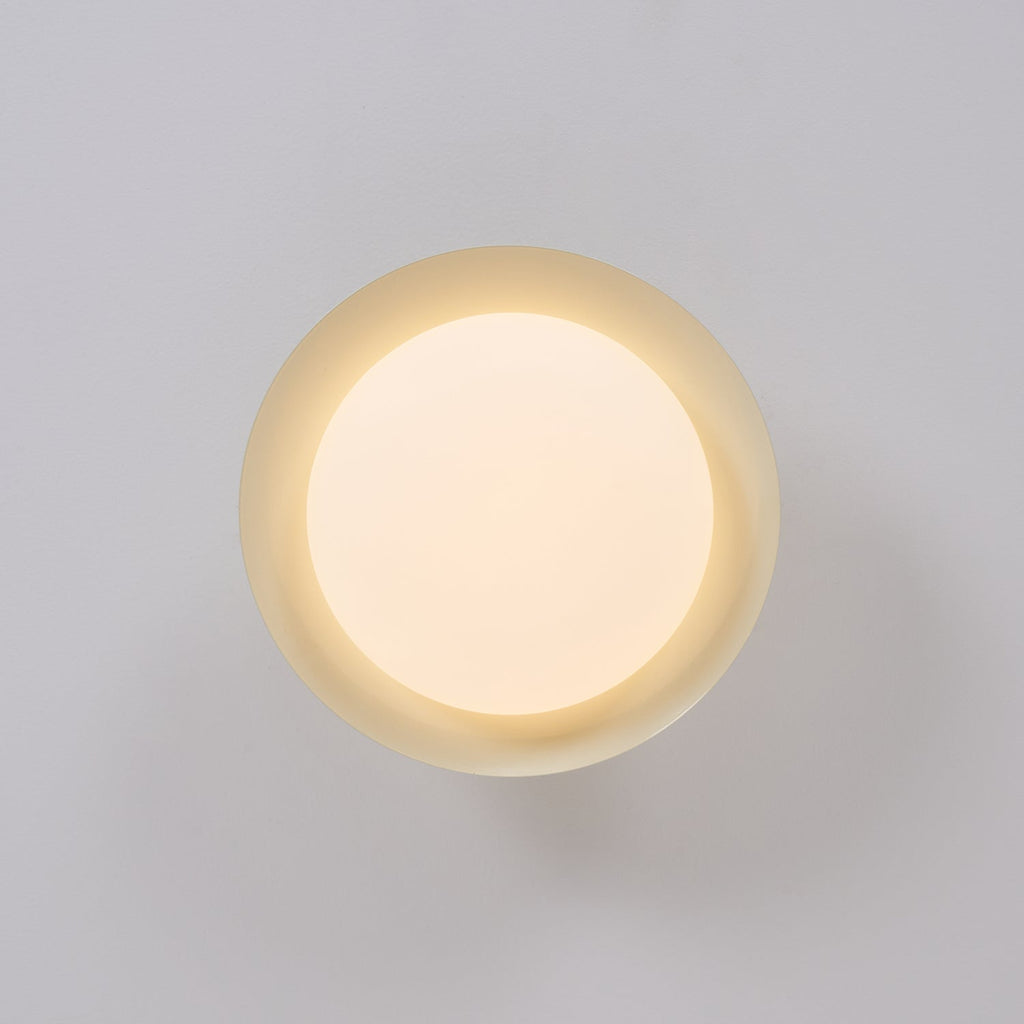 Plafonnier LED vintage vu de face, diffuseur allumé en blanc chaud