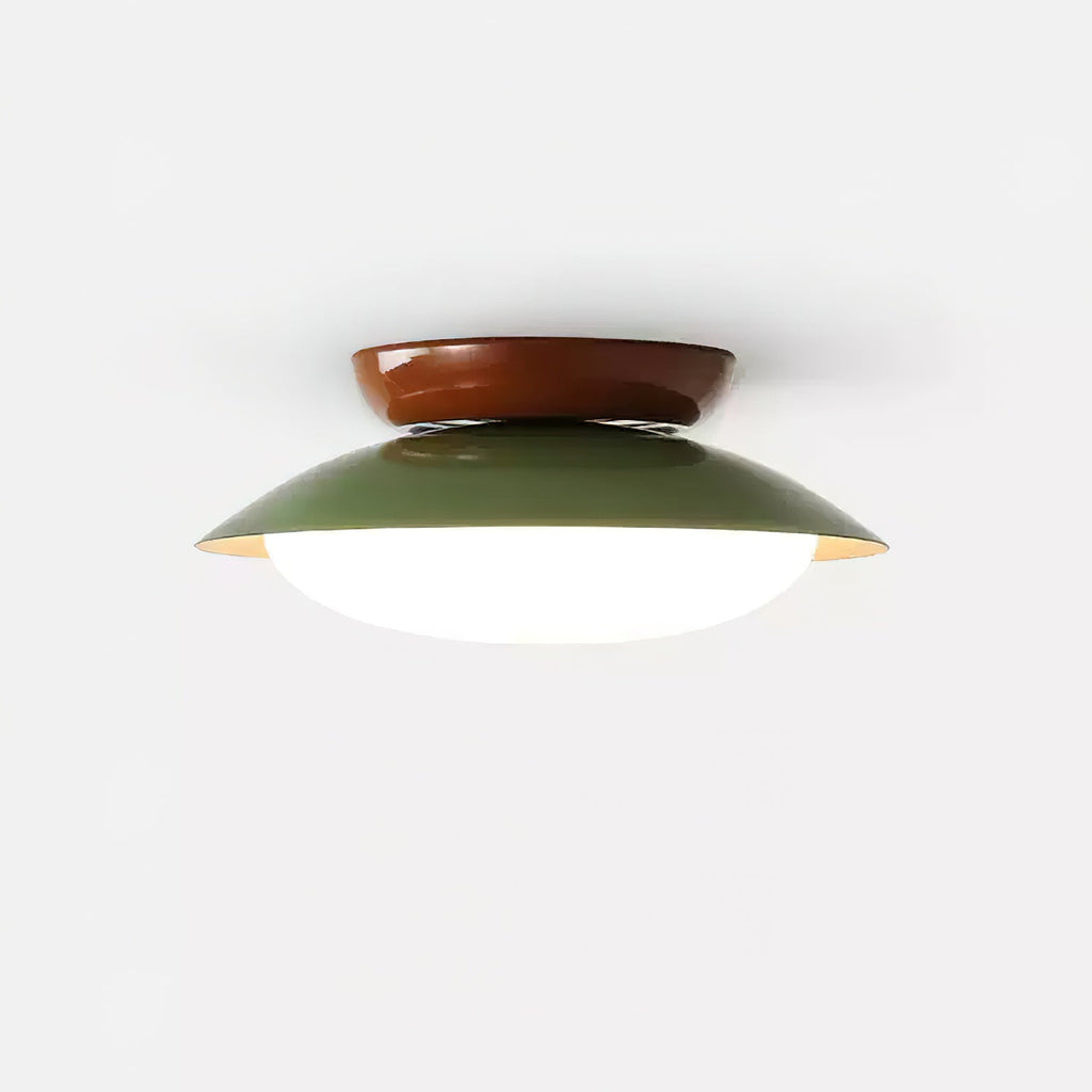 Plafonnier LED vintage marron et vert allumé sur fond blanc