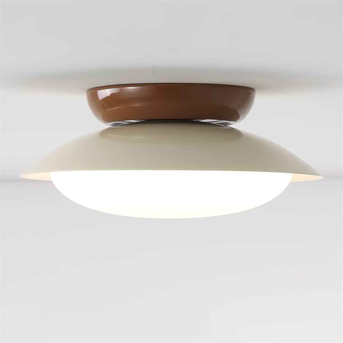 Plafonnier LED vintage marron et beige vu de trois quarts