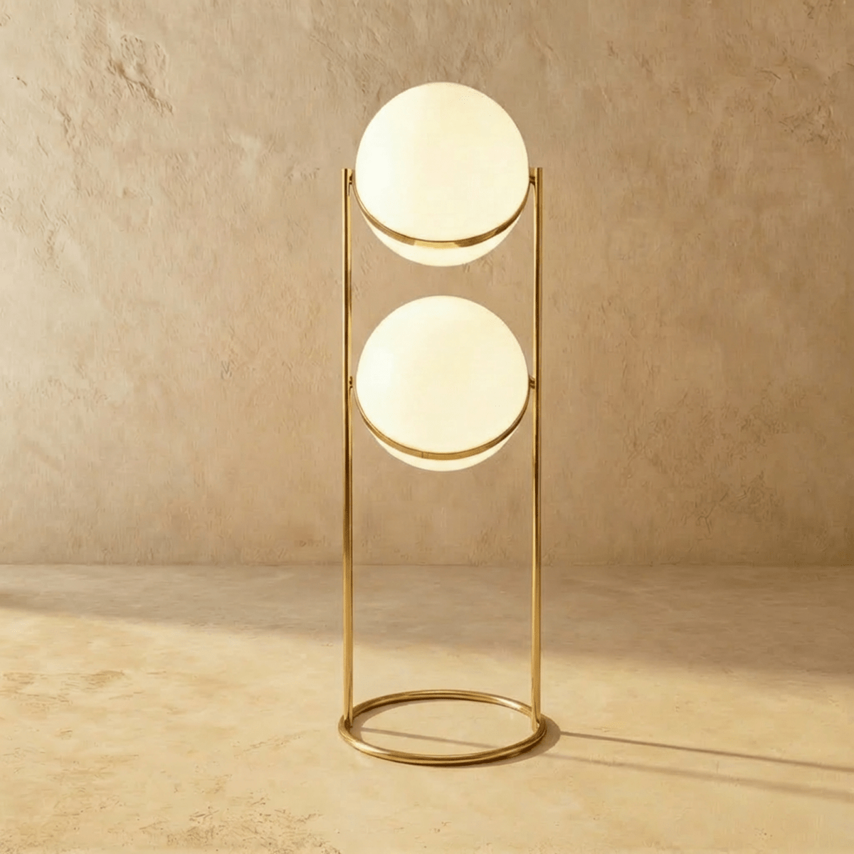 Lampadaire design haut à deux étages finition laiton