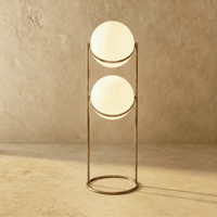 Lampadaire design haut à deux étages finition laiton vintage
