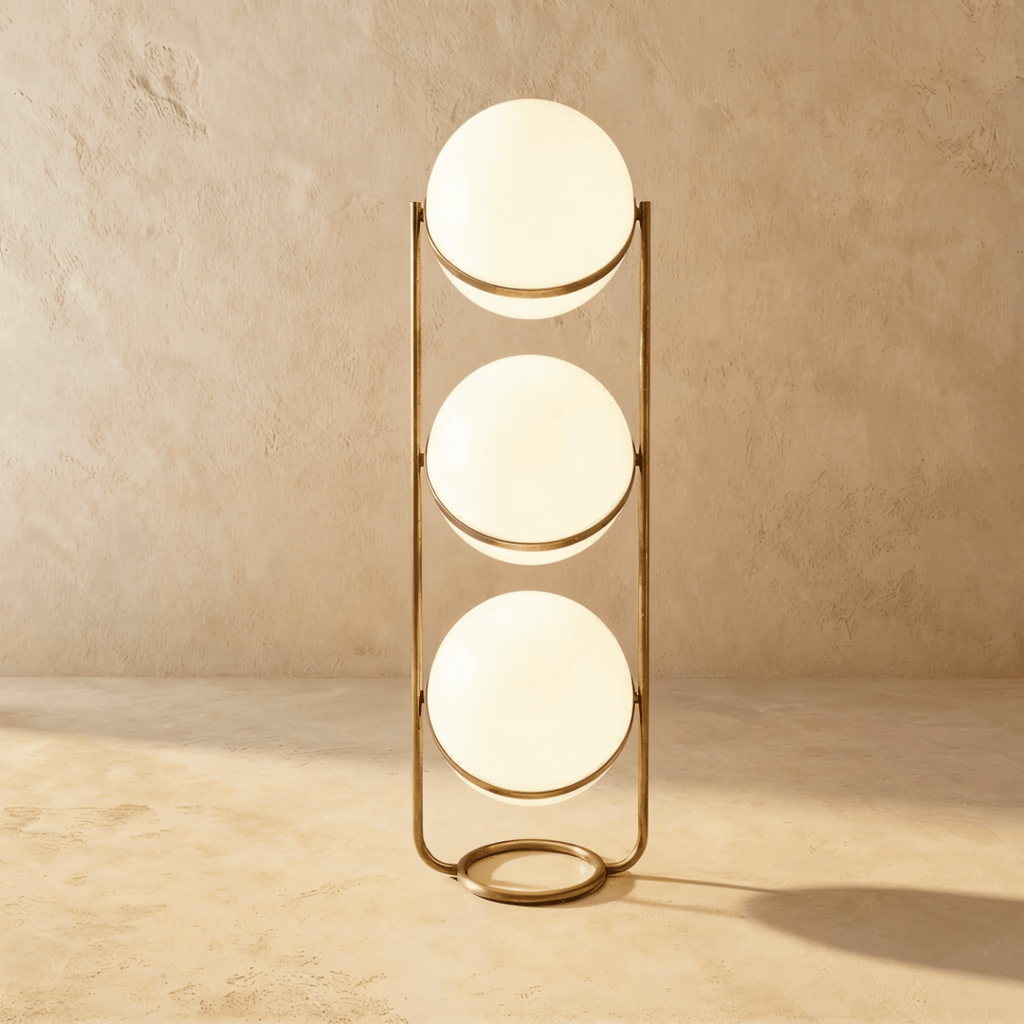 Lampadaire design à trois étages finition laiton vintage