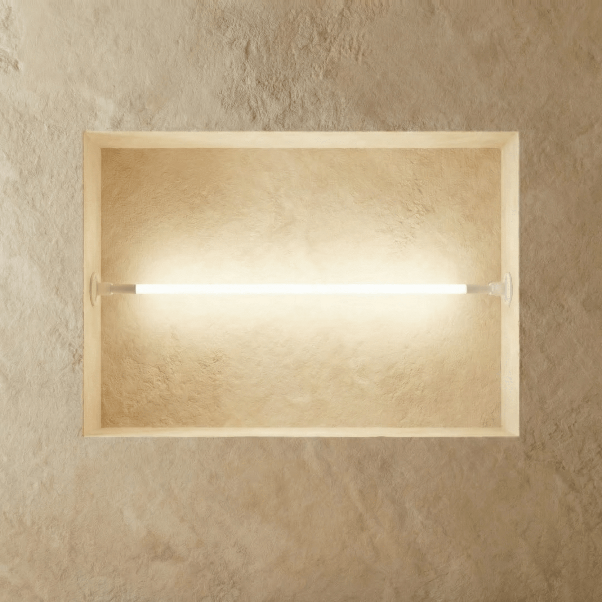 Applique murale LED linéaire blanche allumée sur un mur clair, vue de face