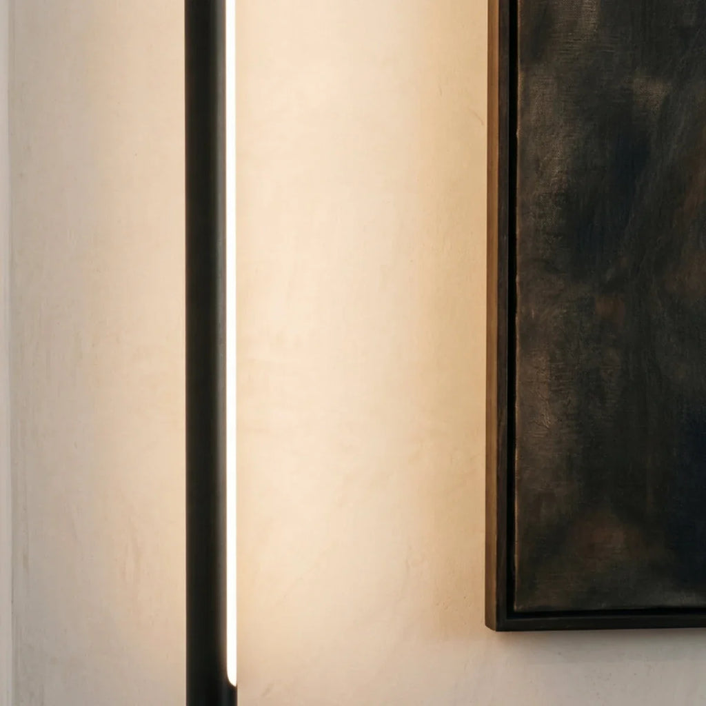 Gros plan sur le profil noir en aluminium de l'applique murale LED