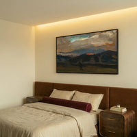 Trait lumineux de l'applique murale LED linéaire dans un intérieur moderne