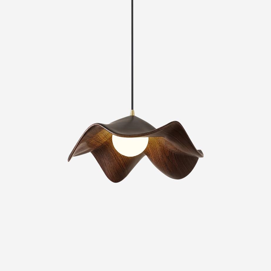 Suspension design organique en résine finition noyer sur fond blanc