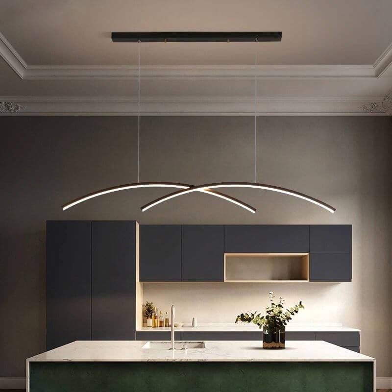 Suspension cuisine double arc noire dans une cuisine contemporaine
