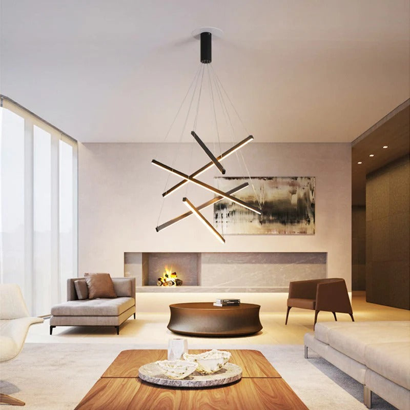 Suspension luminaire LED à barres noires dans un salon cosy aux tons beiges