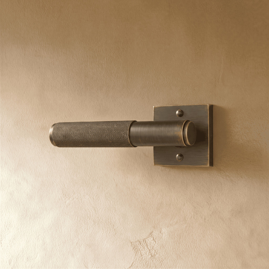 Poignée bronze rosace carrée, serrure à clé