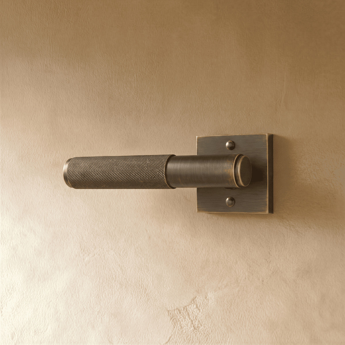 Poignée bronze rosace carrée, serrure à clé