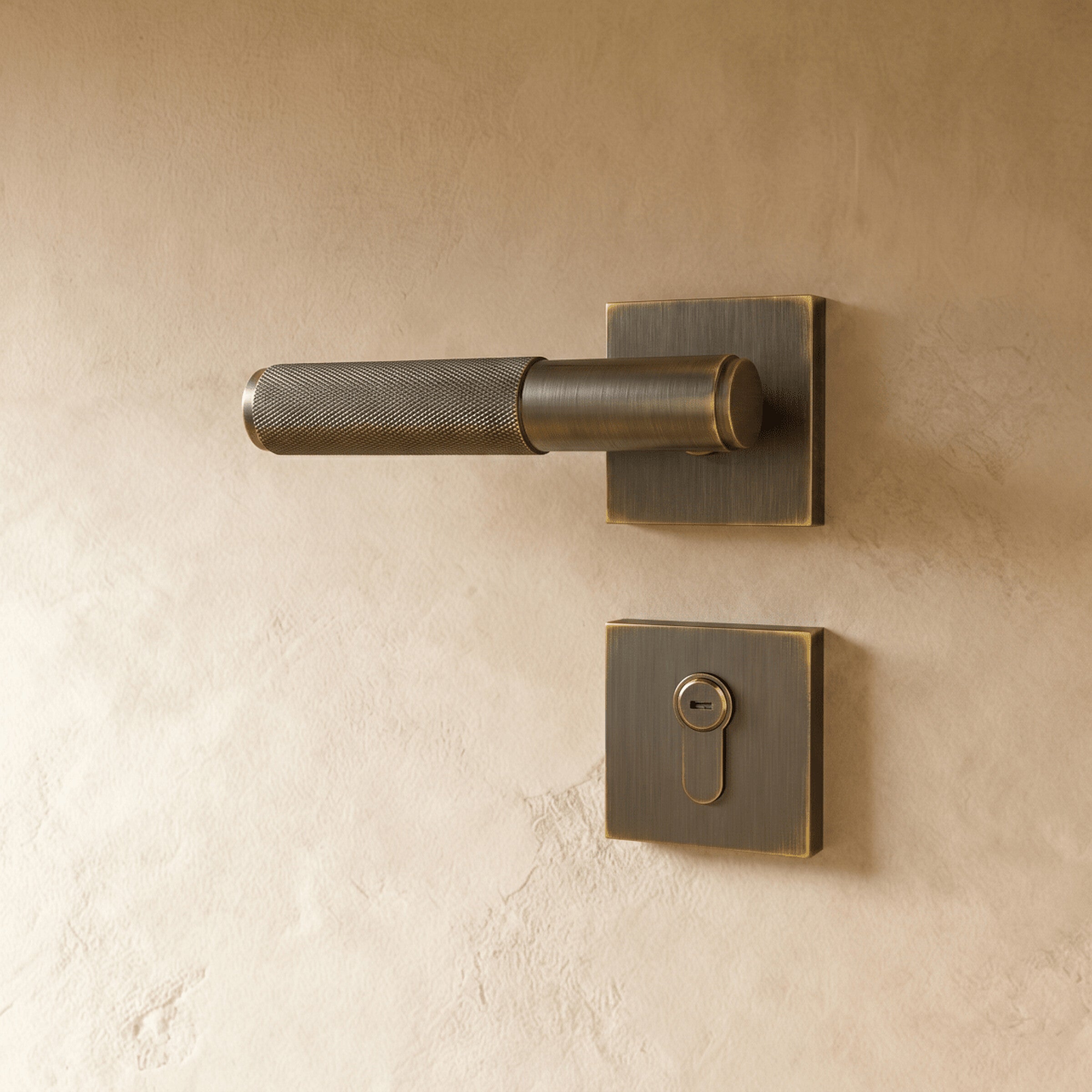 Poignée bronze, serrure à clé