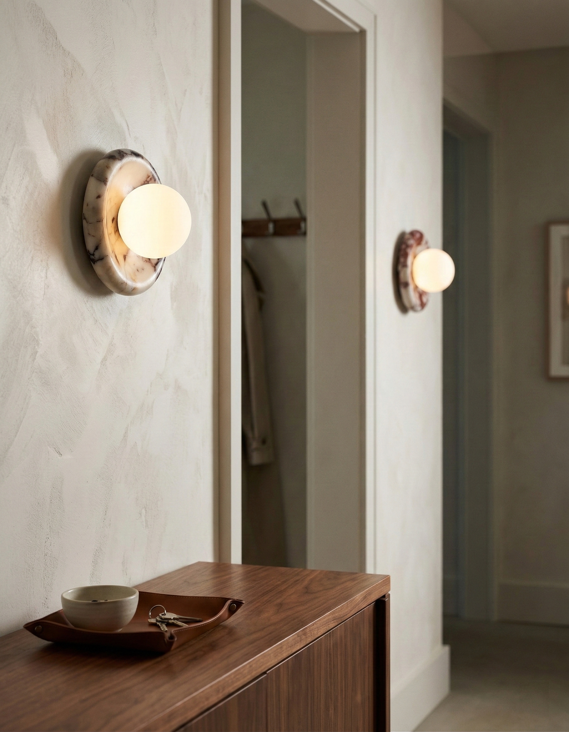 Applique murale en marbre dans un intérieur moderne luxueux